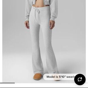 Alo sway bootcut sweatpant athletic heather grey small